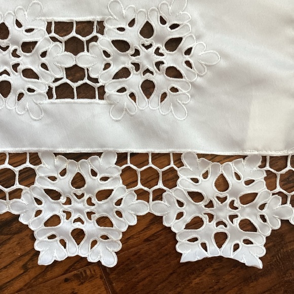 Snowflake Table Runner - Picture 2 of 6